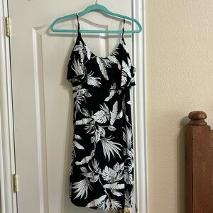 Sz L Old Navy black and white print dress.